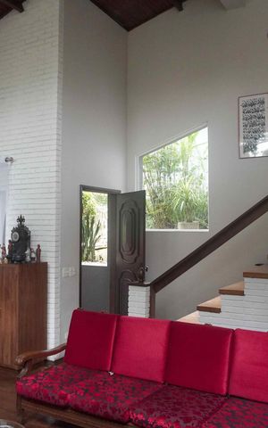 Casa à venda com 327m², 2 quartos e 4 vagasSala