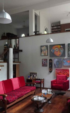 Casa à venda com 327m², 2 quartos e 4 vagasSala