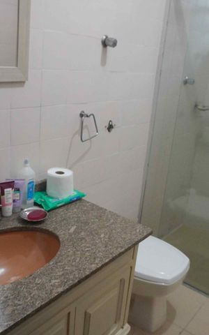 Casa à venda com 327m², 2 quartos e 4 vagasBanheiro da Suíte 2