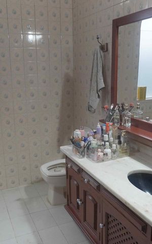 Casa à venda com 327m², 2 quartos e 4 vagasBanheiro da Suíte 1