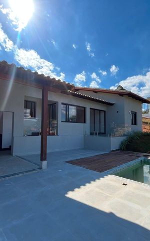 Casa de condomínio à venda com 230m², 3 quartos e 4 vagas Casa de condomínio à venda com 230m², 3 quartos e 4 vagasÁrea externa