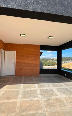 Casa de condomínio à venda com 230m², 3 quartos e 4 vagas Casa de condomínio à venda com 230m², 3 quartos e 4 vagasÁrea externa