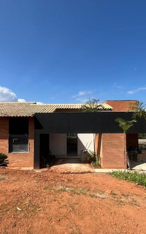 Casa de condomínio à venda com 230m², 3 quartos e 4 vagas Casa de condomínio à venda com 230m², 3 quartos e 4 vagasVista