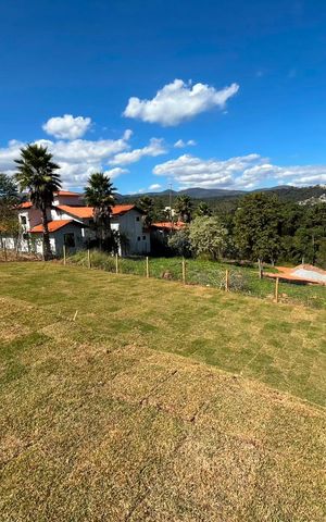 Casa de condomínio à venda com 230m², 3 quartos e 4 vagas Casa de condomínio à venda com 230m², 3 quartos e 4 vagasÁrea externa