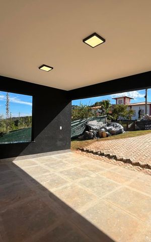 Casa de condomínio à venda com 230m², 3 quartos e 4 vagas Casa de condomínio à venda com 230m², 3 quartos e 4 vagasÁrea externa