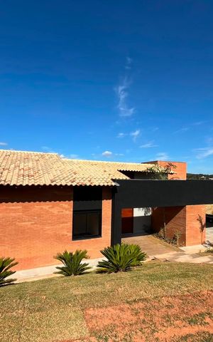 Casa de condomínio à venda com 230m², 3 quartos e 4 vagas Casa de condomínio à venda com 230m², 3 quartos e 4 vagasÁrea externa
