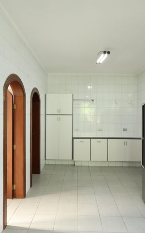 Casa de condomínio para alugar com 853m², 4 quartos e 8 vagasÁrea de Serviço