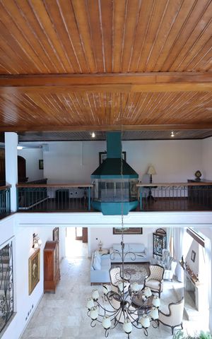 Casa de condomínio para alugar com 853m², 4 quartos e 8 vagasSala mezanino com lareira
