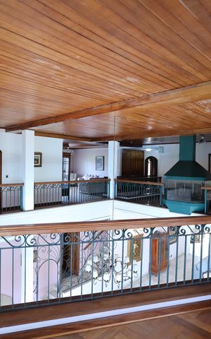 Casa de condomínio para alugar com 853m², 4 quartos e 8 vagasSala mezanino com lareira