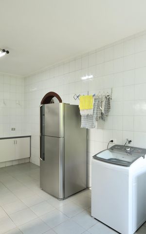 Casa de condomínio para alugar com 853m², 4 quartos e 8 vagasÁrea de Serviço