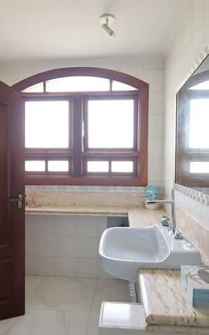Casa de condomínio para alugar com 853m², 4 quartos e 8 vagasBanheiro da Suíte 4