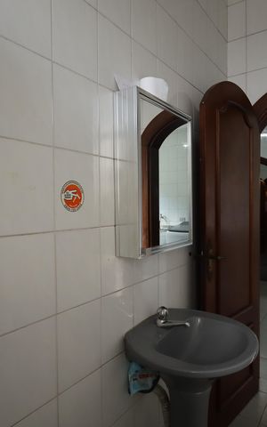 Casa de condomínio para alugar com 853m², 4 quartos e 8 vagasBanheiro de serviço