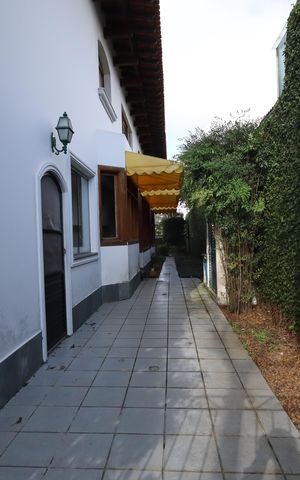 Casa de condomínio para alugar com 853m², 4 quartos e 8 vagasCorredor lateral