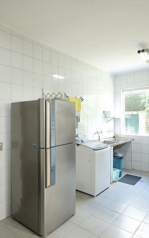 Casa de condomínio para alugar com 853m², 4 quartos e 8 vagasÁrea de Serviço