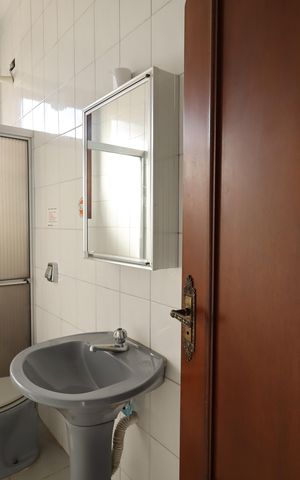 Casa de condomínio para alugar com 853m², 4 quartos e 8 vagasBanheiro de serviço