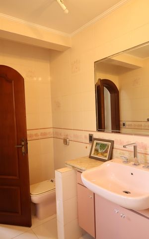 Casa de condomínio para alugar com 853m², 4 quartos e 8 vagasBanheiro da Suíte 3
