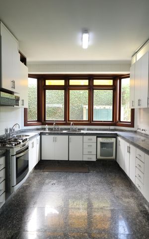 Casa de condomínio para alugar com 853m², 4 quartos e 8 vagasCozinha
