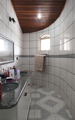 Casa à venda com 212m², 3 quartos e 2 vagasBanheiro da Suíte 1