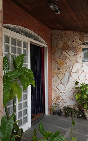 Casa à venda com 212m², 3 quartos e 2 vagasSacada