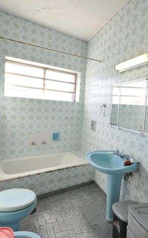 Casa à venda com 452m², 3 quartos e 4 vagasBanheiro 1