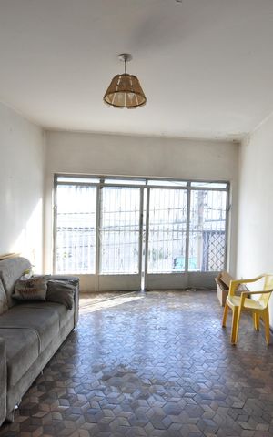 Casa à venda com 452m², 3 quartos e 4 vagasSala