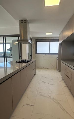 Apartamento para alugar com 245m², 4 quartos e 4 vagas Apartamento para alugar com 245m², 4 quartos e 4 vagasCozinha