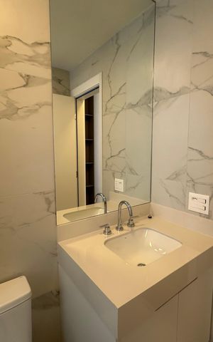 Apartamento para alugar com 245m², 4 quartos e 4 vagas Apartamento para alugar com 245m², 4 quartos e 4 vagasBanheiro da Suíte 3