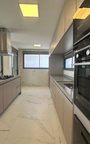 Apartamento para alugar com 245m², 4 quartos e 4 vagas Apartamento para alugar com 245m², 4 quartos e 4 vagasCozinha
