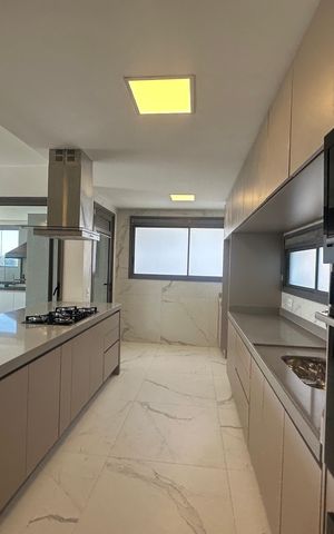 Apartamento para alugar com 245m², 4 quartos e 4 vagas Apartamento para alugar com 245m², 4 quartos e 4 vagasCozinha