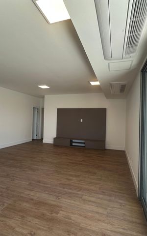 Apartamento para alugar com 245m², 4 quartos e 4 vagas Apartamento para alugar com 245m², 4 quartos e 4 vagasSala