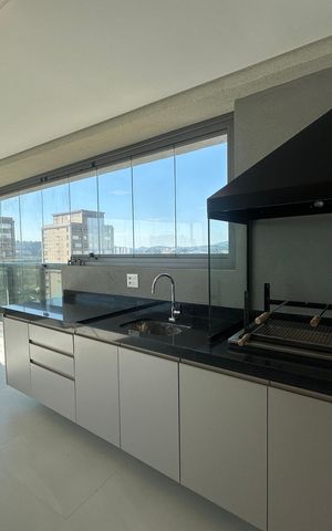 Apartamento para alugar com 245m², 4 quartos e 4 vagas Apartamento para alugar com 245m², 4 quartos e 4 vagasVaranda da Sala
