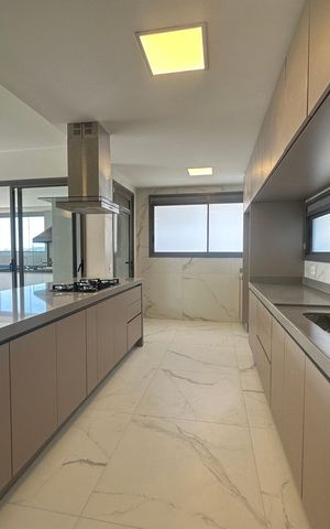 Apartamento para alugar com 245m², 4 quartos e 4 vagas Apartamento para alugar com 245m², 4 quartos e 4 vagasCozinha