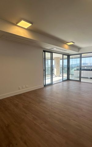 Apartamento para alugar com 245m², 4 quartos e 4 vagas Apartamento para alugar com 245m², 4 quartos e 4 vagasSala