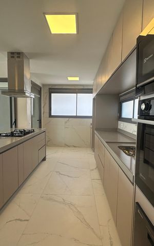 Apartamento para alugar com 245m², 4 quartos e 4 vagas Apartamento para alugar com 245m², 4 quartos e 4 vagasCozinha