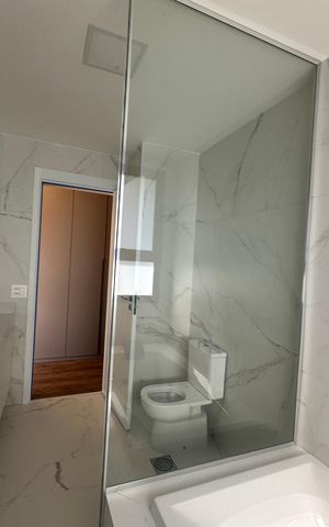 Apartamento para alugar com 245m², 4 quartos e 4 vagas Apartamento para alugar com 245m², 4 quartos e 4 vagasBanheiro 1 da Suíte 1