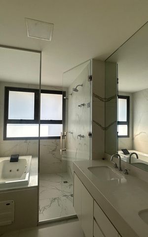 Apartamento para alugar com 245m², 4 quartos e 4 vagas Apartamento para alugar com 245m², 4 quartos e 4 vagasBanheiro 1 da Suíte 1