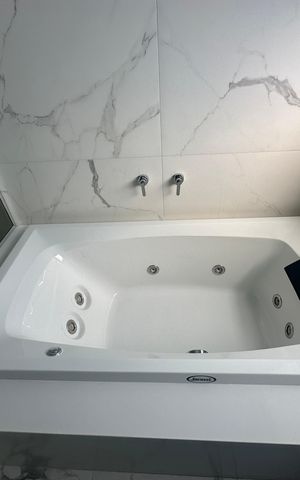 Apartamento para alugar com 245m², 4 quartos e 4 vagas Apartamento para alugar com 245m², 4 quartos e 4 vagasBanheiro 1 da Suíte 1