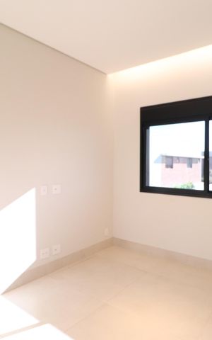 Casa de condomínio para alugar com 400m², 4 quartos e 6 vagasQuarto 4 - Suíte