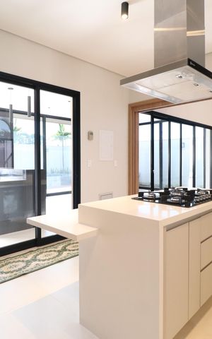 Casa de condomínio para alugar com 400m², 4 quartos e 6 vagasCozinha