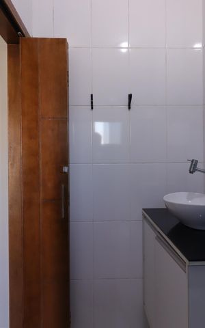 Apartamento à venda com 108m², 2 quartos e 2 vagasBanheiro da suíte
