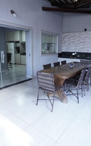 Casa à venda com 280m², 3 quartos e 4 vagas