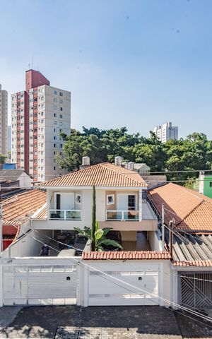 Casa à venda com 150m², 2 quartos e 2 vagas Casa à venda com 150m², 2 quartos e 2 vagasVista