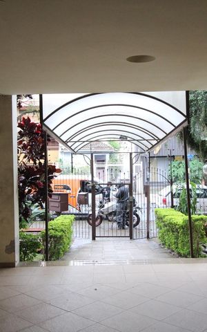 Apartamento à venda com 96m², 2 quartos e 2 vagasHall social