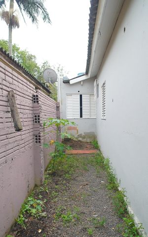 Casa à venda com 100m², 3 quartos e 2 vagasCorredor