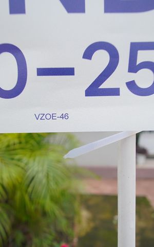 Casa à venda com 100m², 3 quartos e 2 vagasVZOE-46