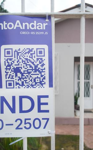 Casa à venda com 100m², 3 quartos e 2 vagasVZOE-46