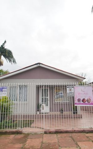 Casa à venda com 100m², 3 quartos e 2 vagasFachada