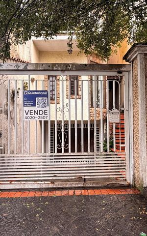 Casa à venda com 256m², 4 quartos e 5 vagasFachada