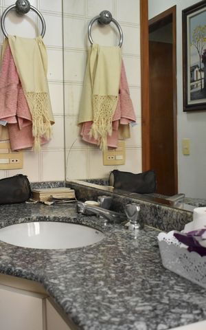 Apartamento à venda com 160m², 4 quartos e 2 vagasBanheiro 1
