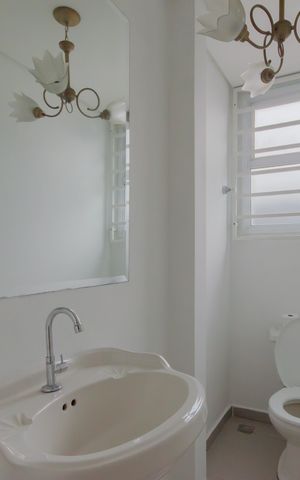 Casa à venda com 420m², 5 quartos e 3 vagas Casa à venda com 420m², 5 quartos e 3 vagasLavabo